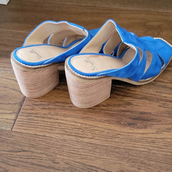 Brand new never worn blue heels - Picture 4 of 5